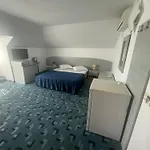 Genius Hotel