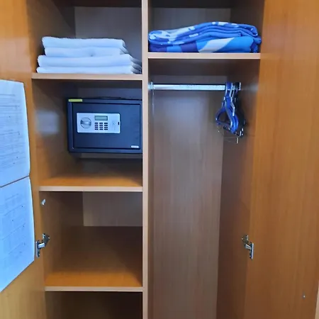 Genius מלון אפורי סוד